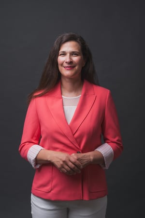 Dr. Cristina Strub, Expertin für natürliche Ästhetik und Biostimulation in Oberrieden Seesthetics